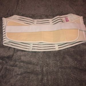 Maternity belly support